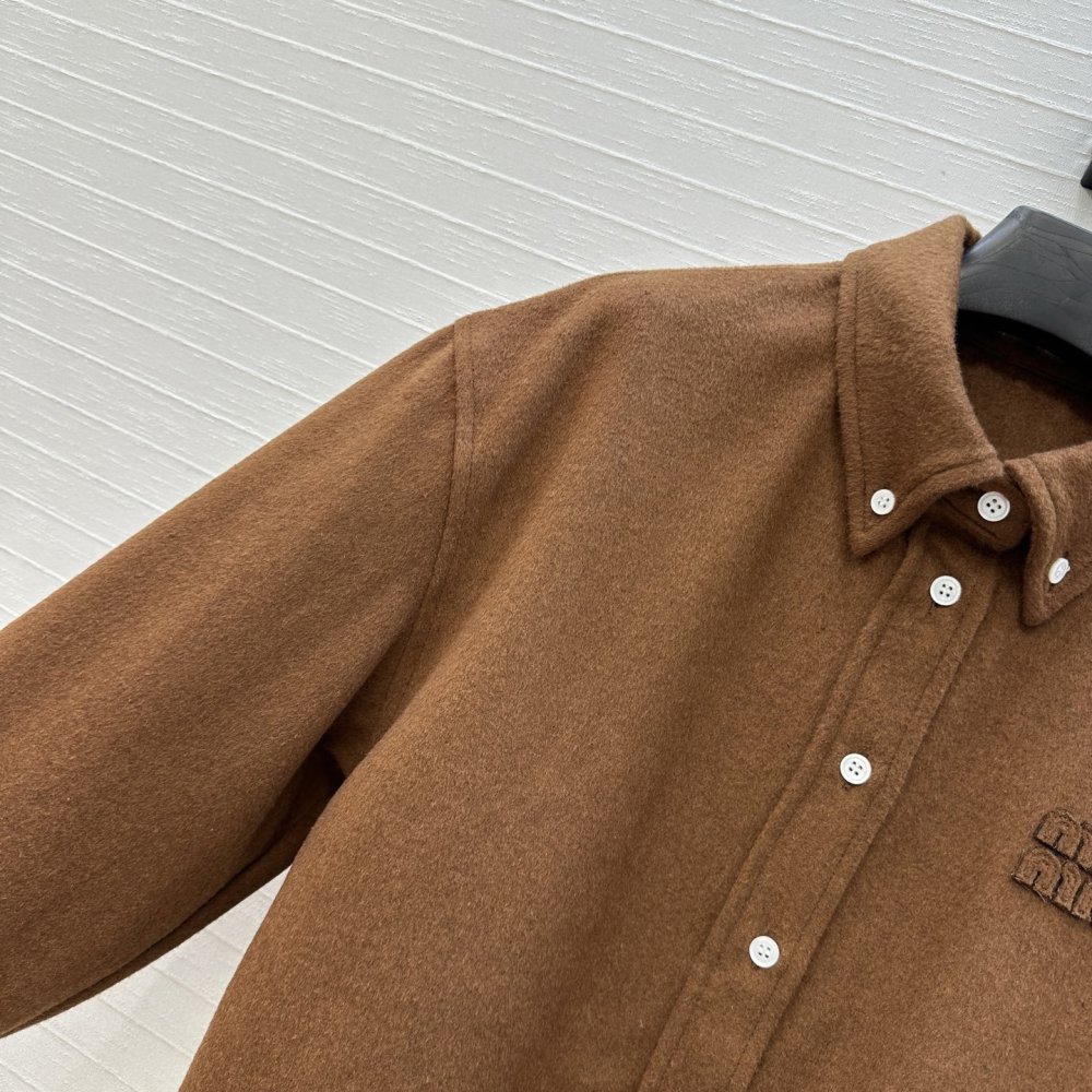 Шерстяной женский костюм фото 4