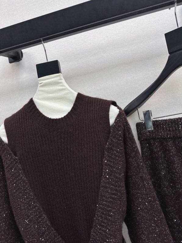 Woolen female costume фото 4