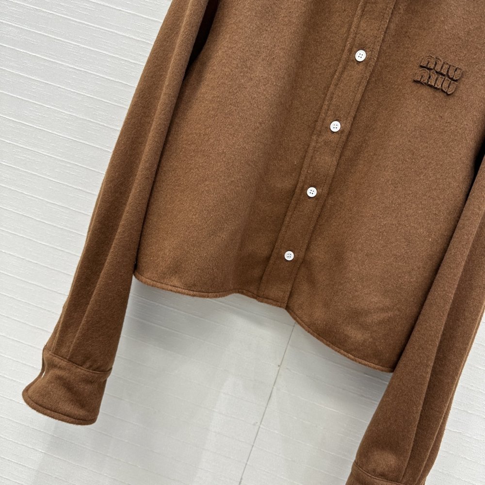 Шерстяной женский костюм фото 5