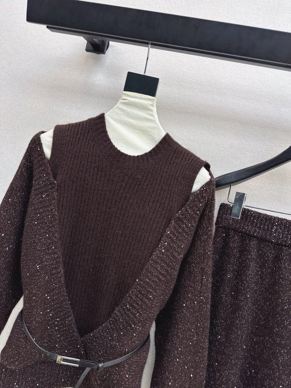 Woolen female costume фото 5