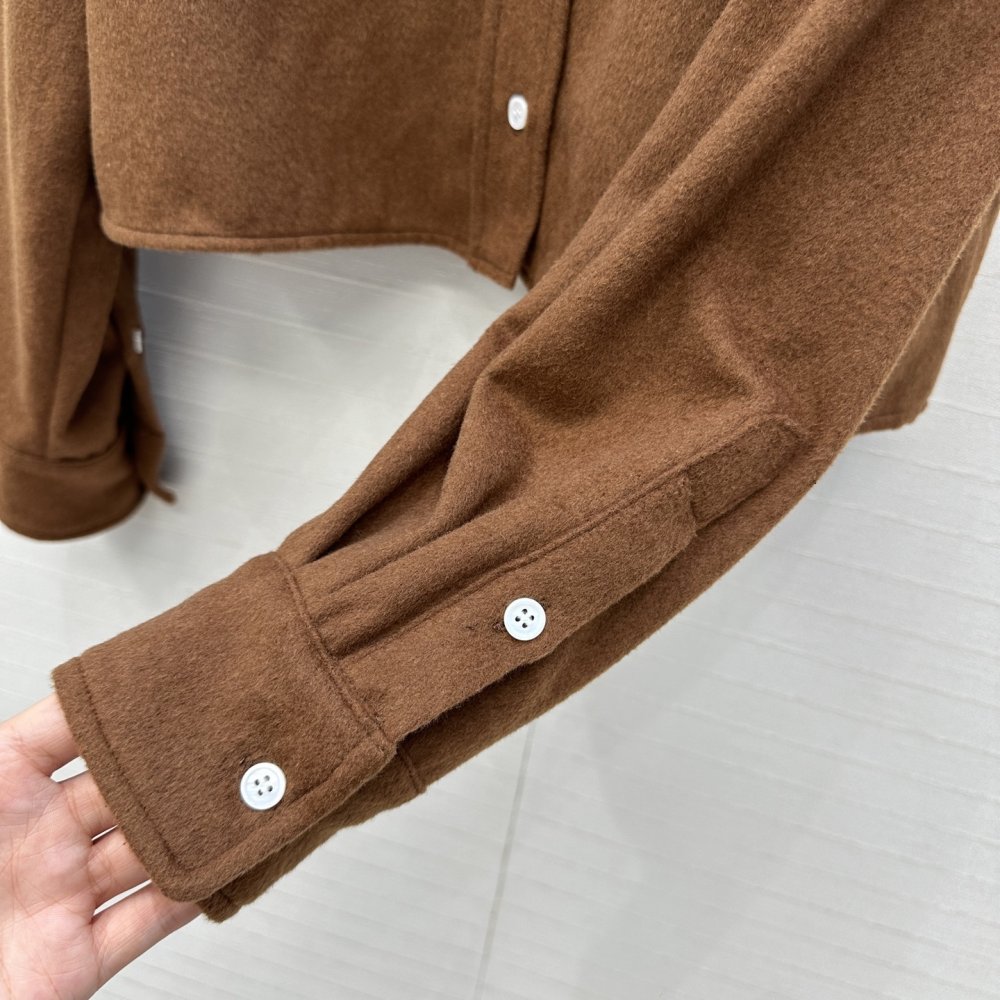 Шерстяной женский костюм фото 6