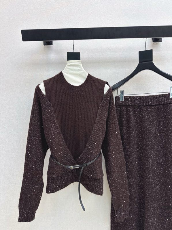 Woolen female costume фото 6