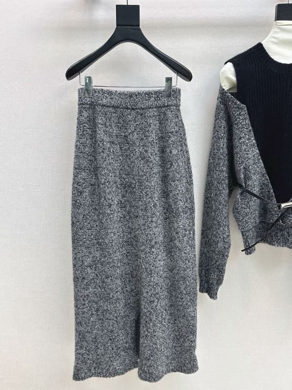 Woolen female costume фото 7