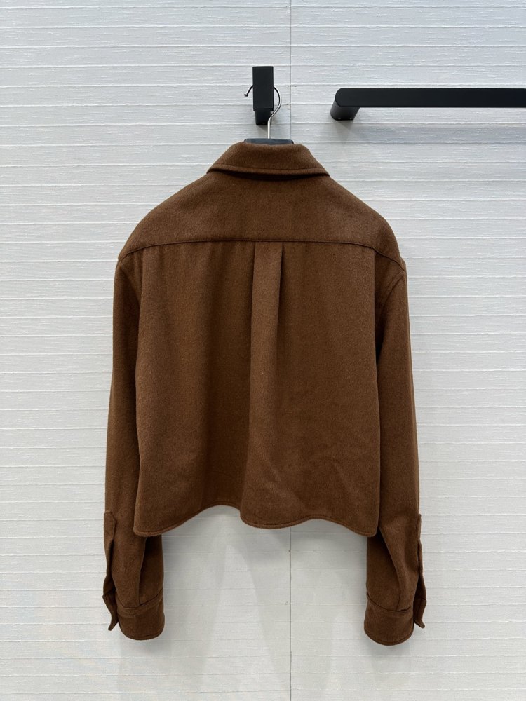 Шерстяной женский костюм фото 8