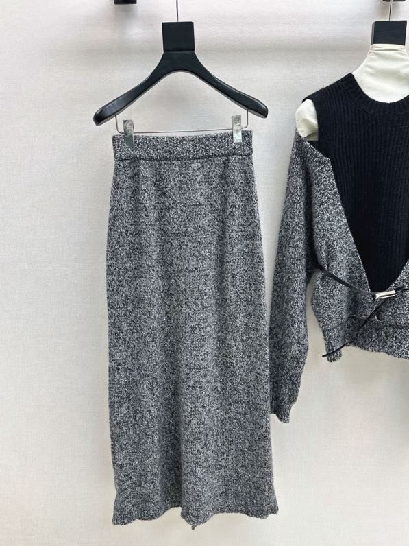 Woolen female costume фото 9