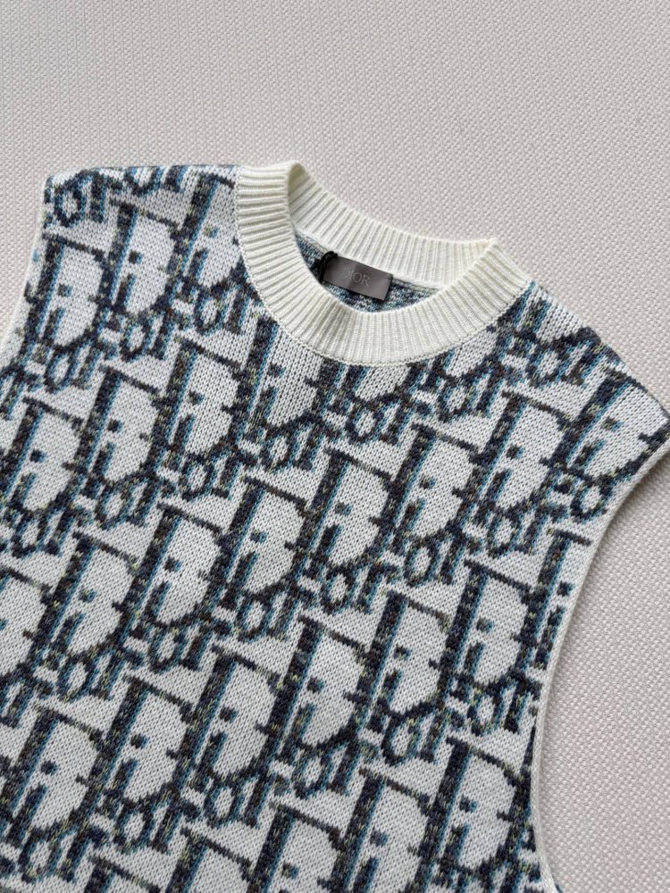 Шерстяной жилет женская фото 4