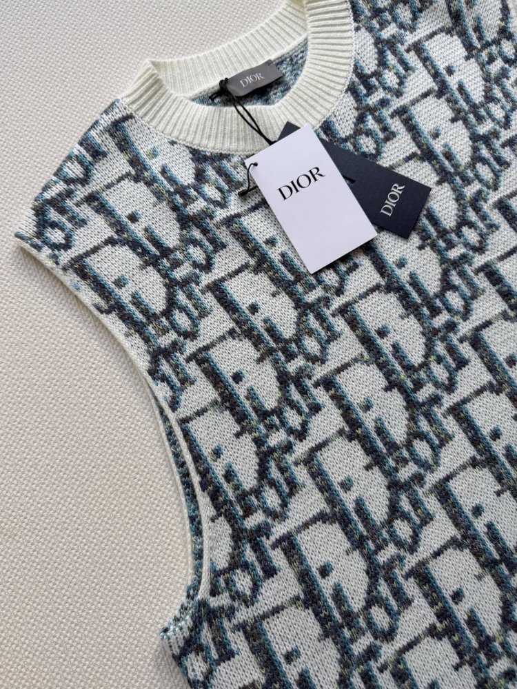 Шерстяной жилет женская фото 5