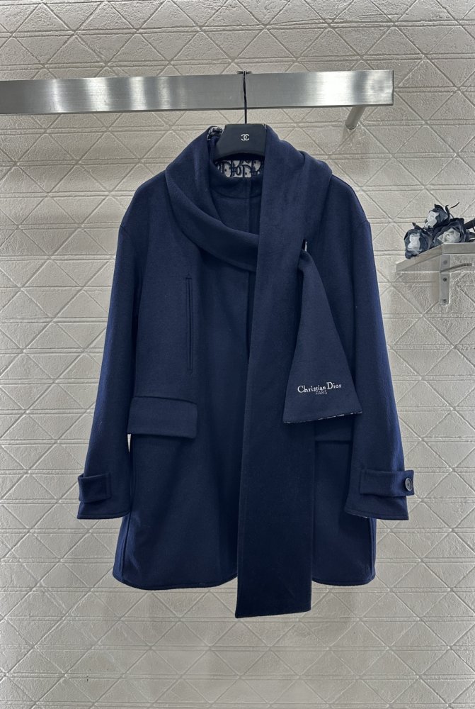 Шерстяных пальто  с шарфом женское