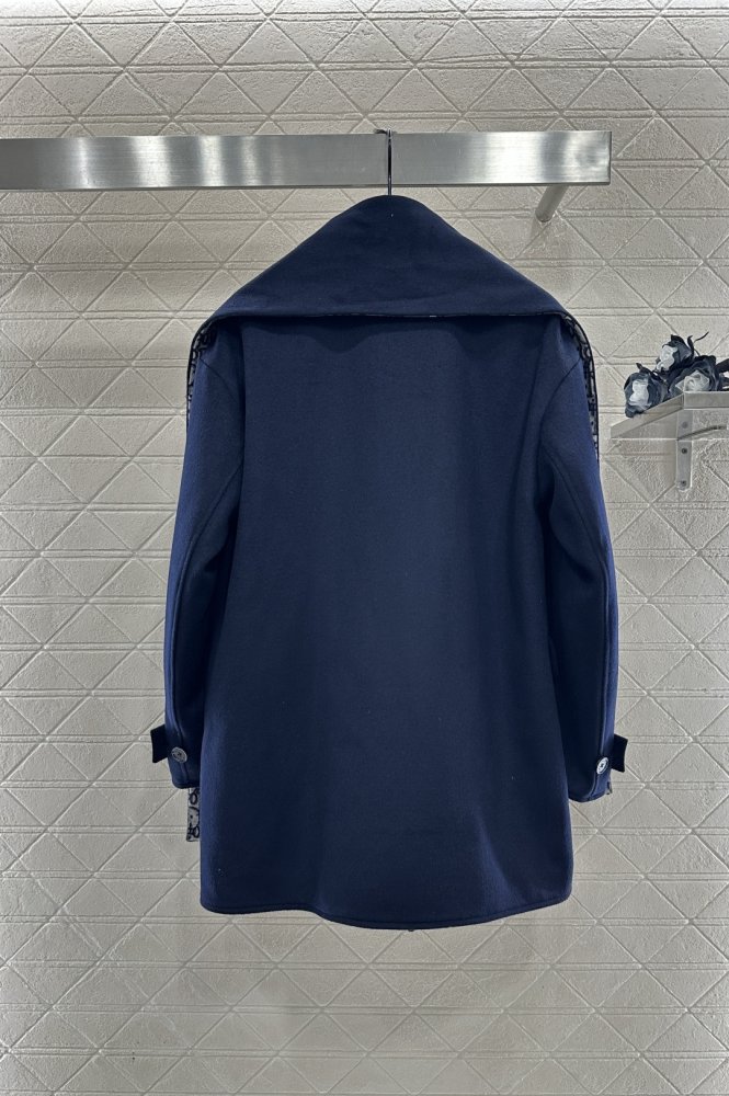 Шерстяных пальто  с шарфом женское фото 2