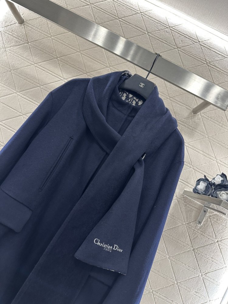 Шерстяных пальто  с шарфом женское фото 5