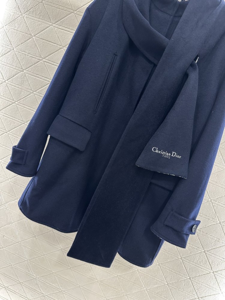 Шерстяных пальто  с шарфом женское фото 6