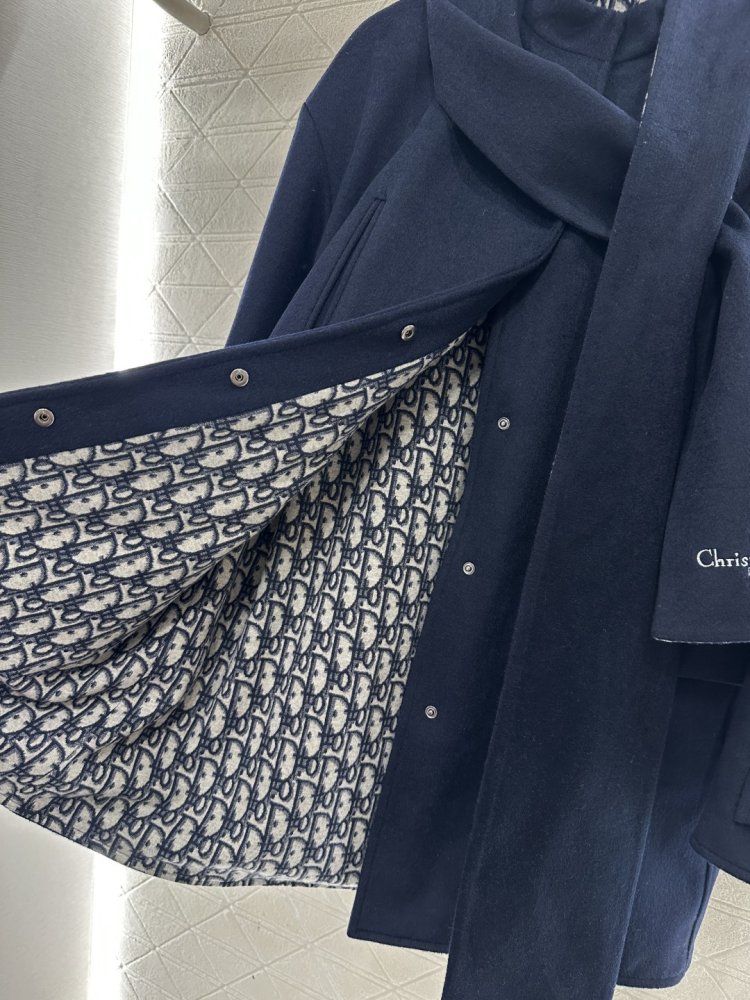 Шерстяных пальто  с шарфом женское фото 8