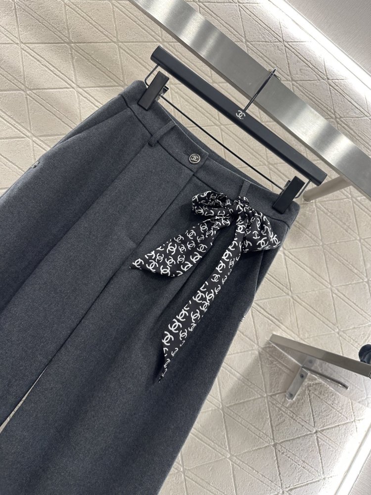 Широкие брюки с шелковым шарфом фото 3