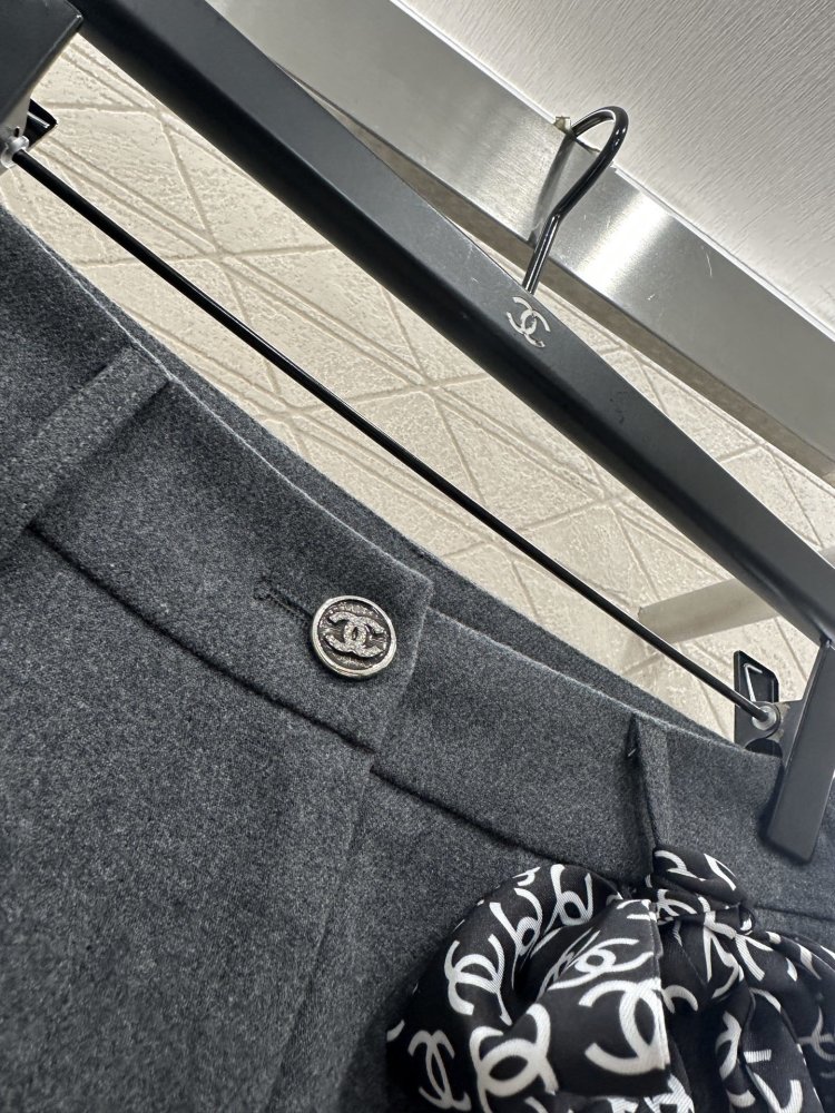 Широкие брюки с шелковым шарфом фото 7