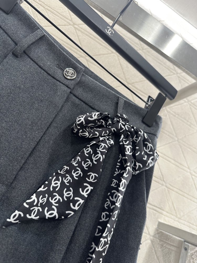 Широкие брюки с шелковым шарфом фото 8