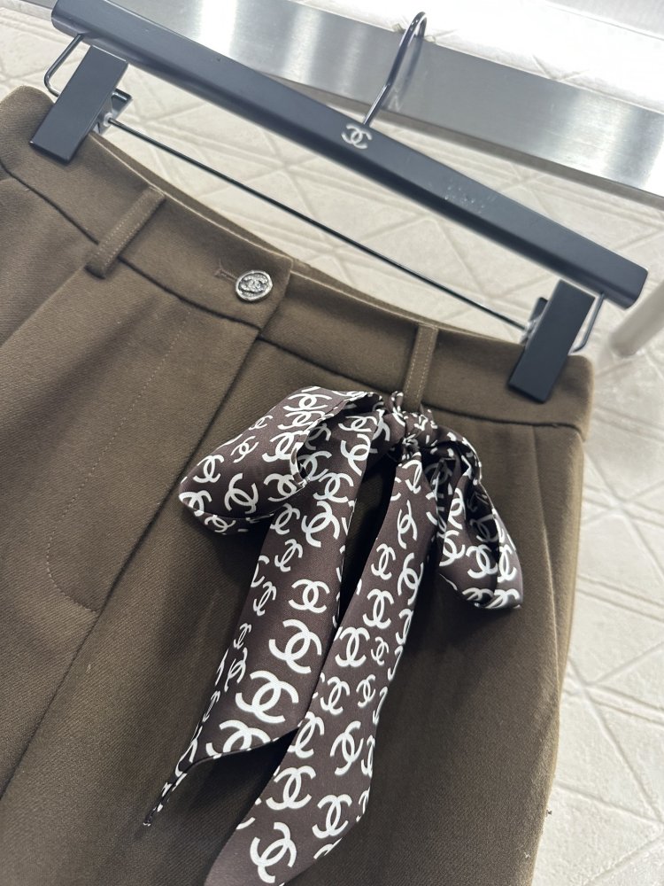 Широкие брюки с шелковым шарфом фото 8