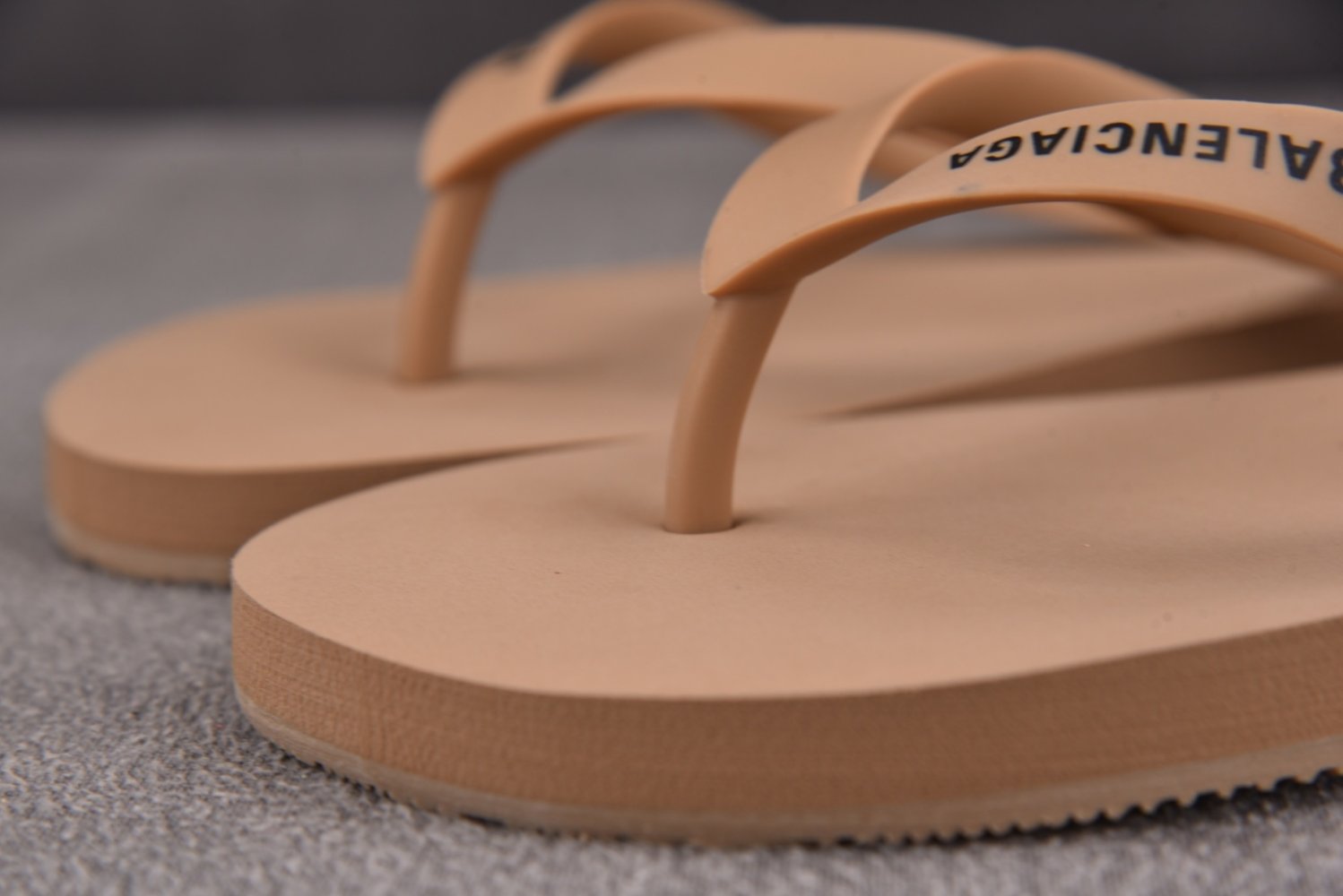 Шлепанцы Balenciaga Thong Sandal Beige фото 11