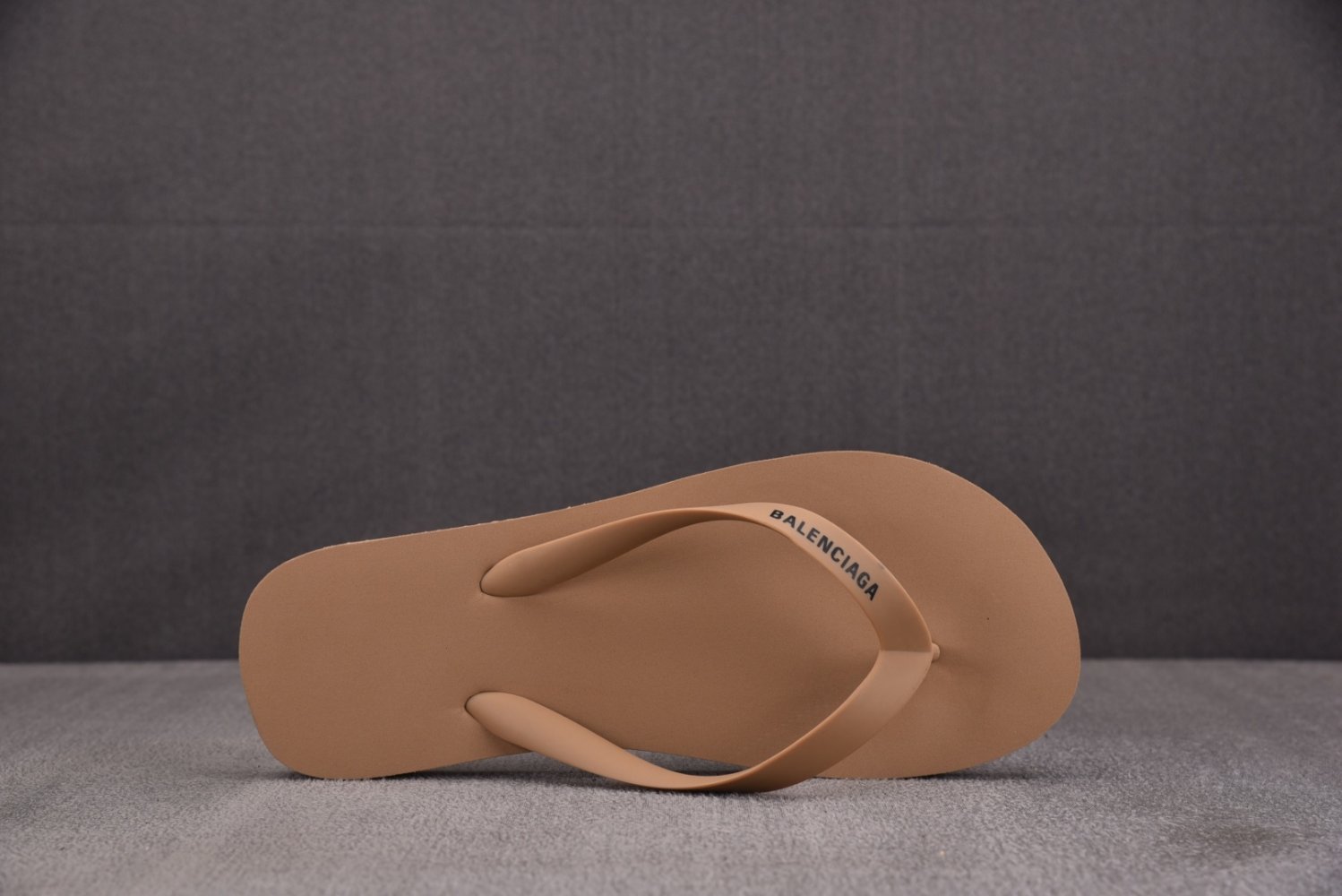 Шлепанцы Balenciaga Thong Sandal Beige фото 3