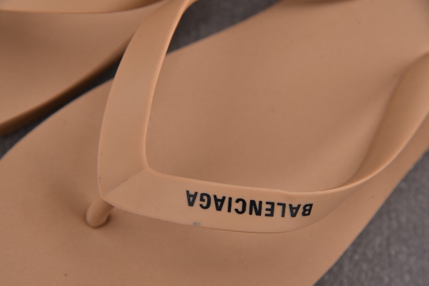 Шлепанцы Balenciaga Thong Sandal Beige фото 9