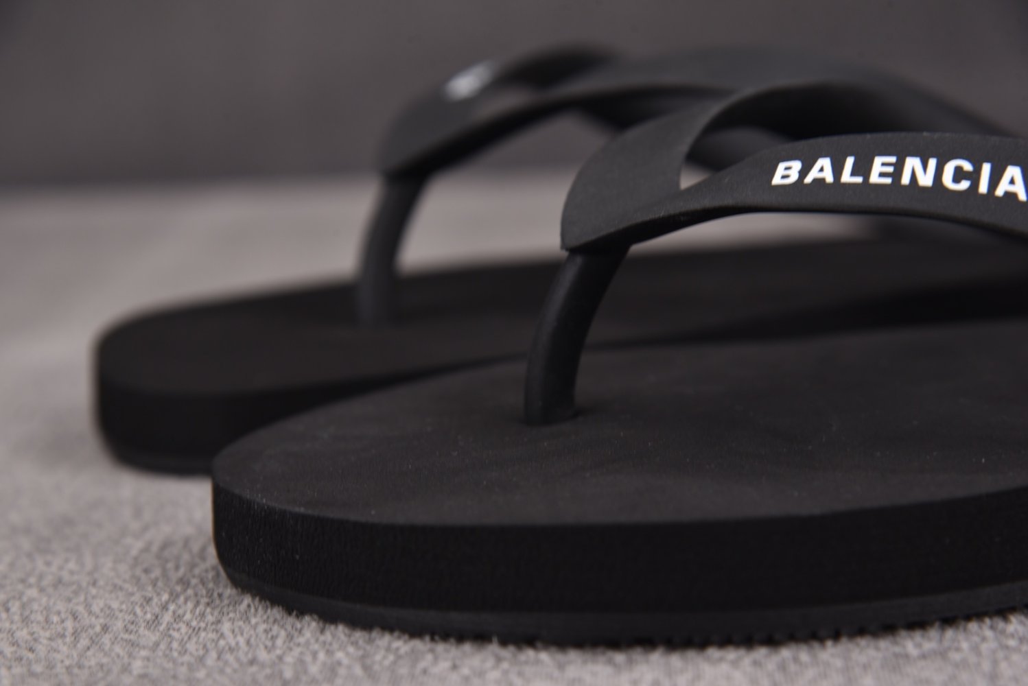 Шлепанцы Balenciaga Thong Sandal Black фото 11