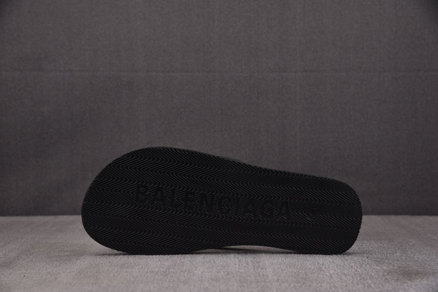 Шлепанцы Balenciaga Thong Sandal Black фото 4