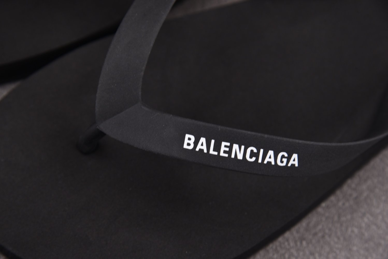 Шлепанцы Balenciaga Thong Sandal Black фото 9