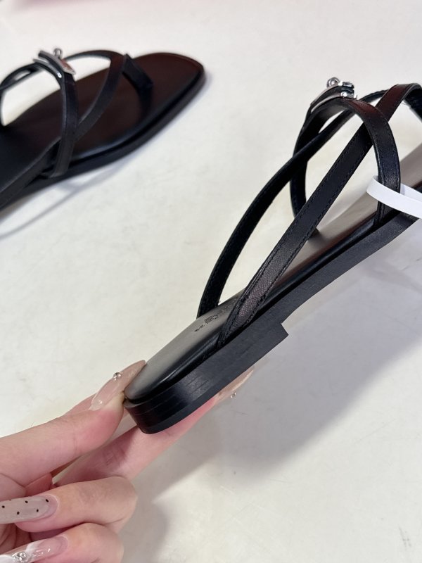 Шлепанцы Hermes Kelly Buckle фото 9