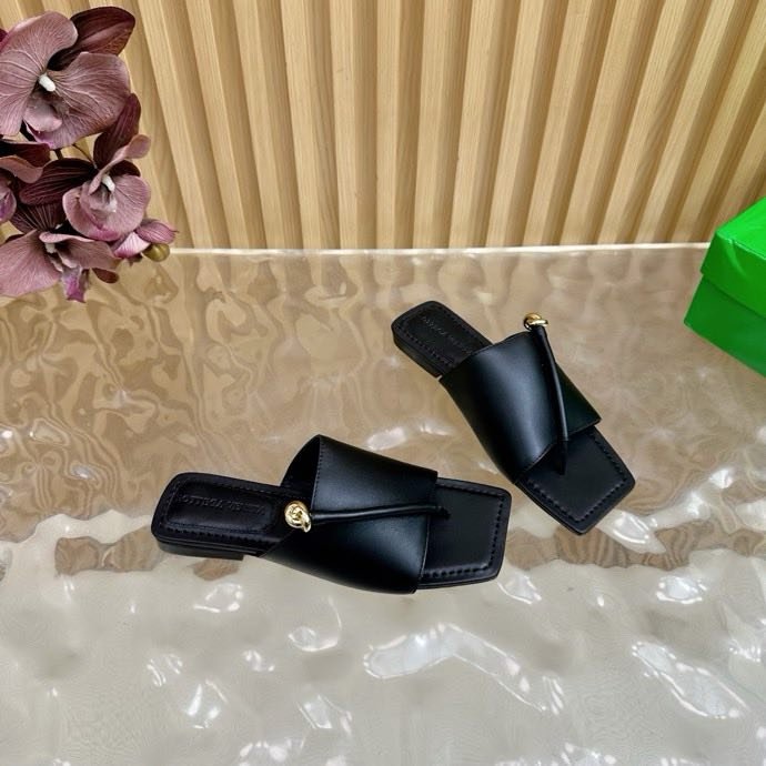 Шльопанці шкіряні жіночі фото 2