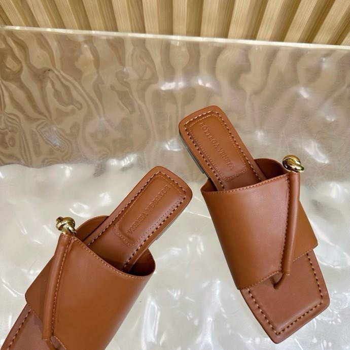 Шльопанці шкіряні жіночі фото 2