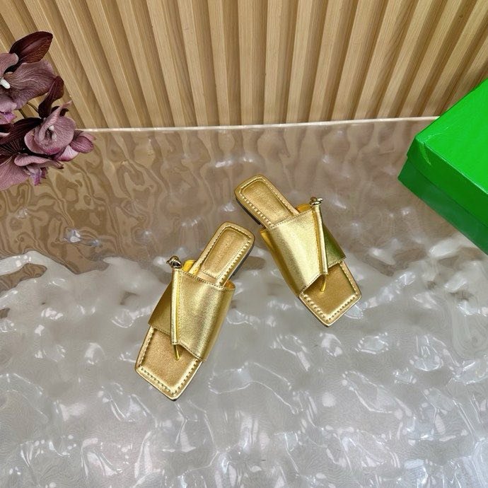 Шльопанці шкіряні жіночі фото 2