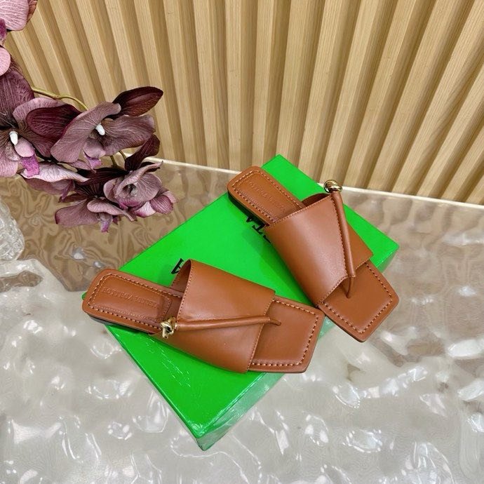 Шльопанці шкіряні жіночі фото 3