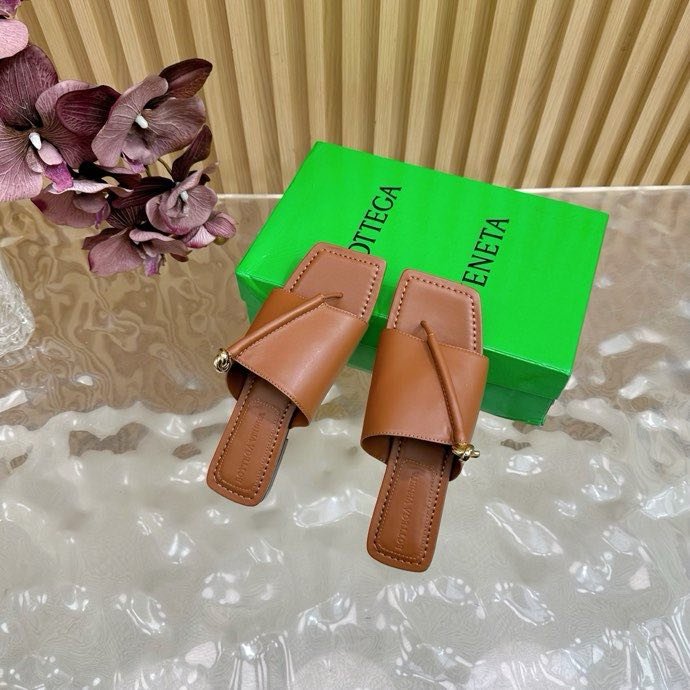 Шльопанці шкіряні жіночі фото 4