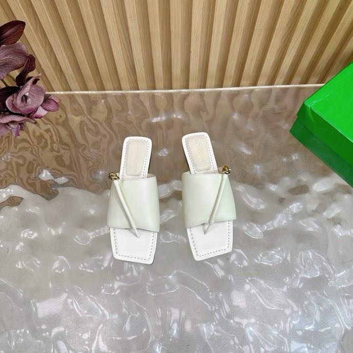 Шльопанці шкіряні жіночі фото 4