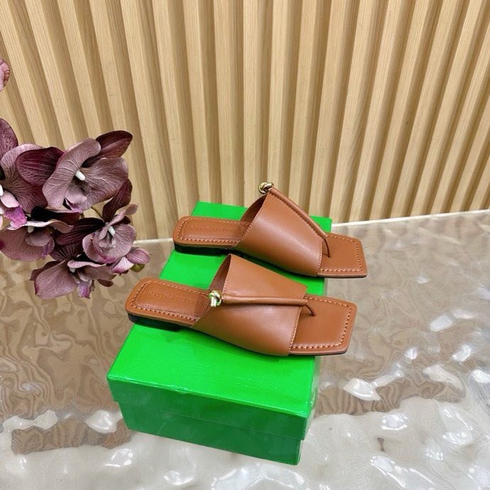 Шльопанці шкіряні жіночі фото 5