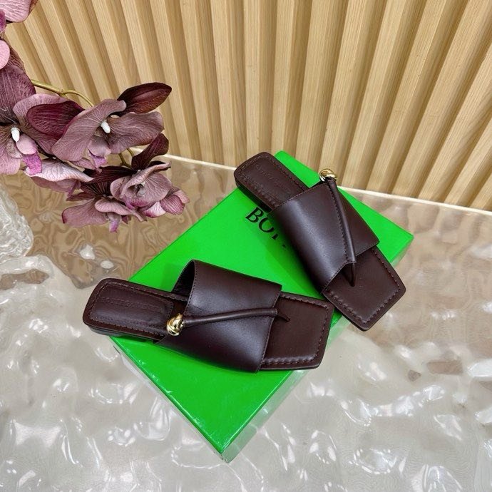 Шльопанці шкіряні жіночі фото 5