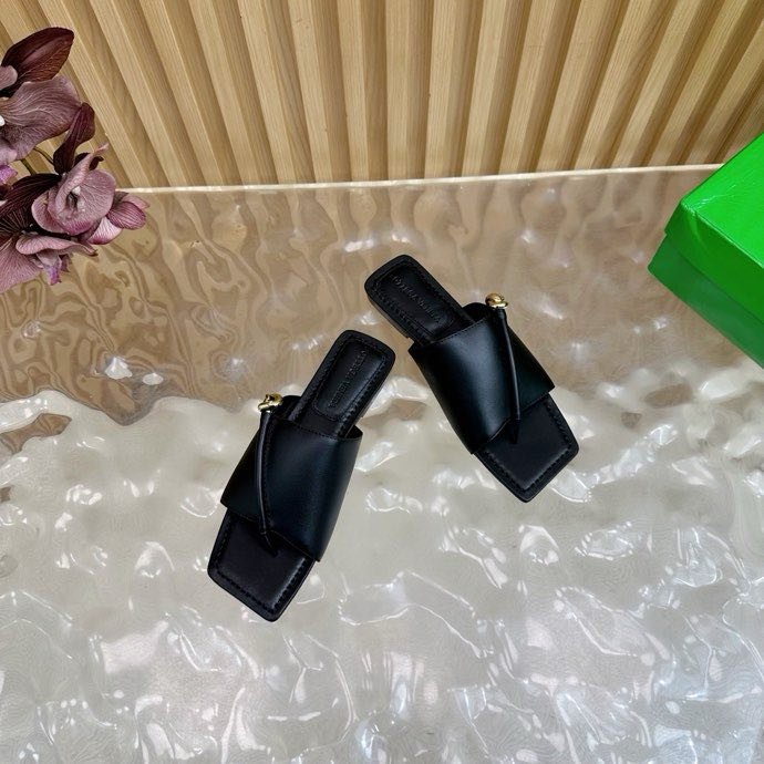 Шльопанці шкіряні жіночі фото 6