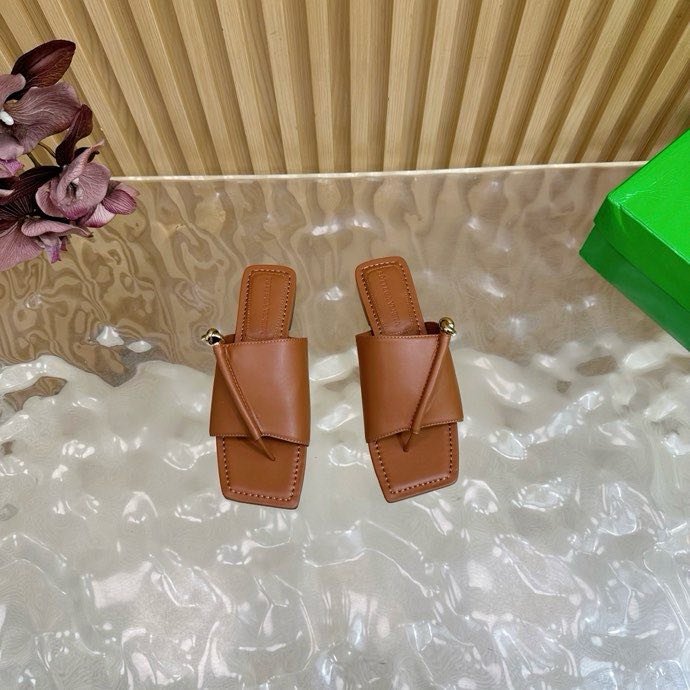 Шльопанці шкіряні жіночі фото 6