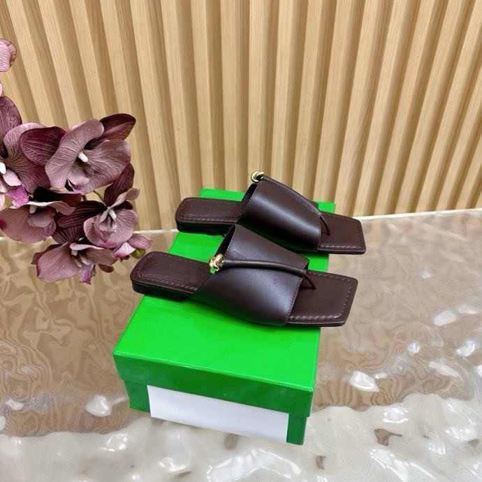 Шльопанці шкіряні жіночі фото 6