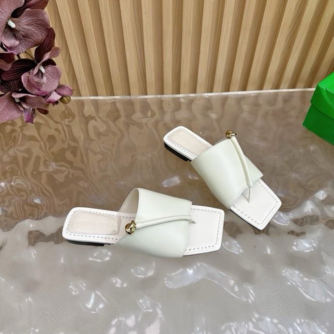 Шльопанці шкіряні жіночі фото 6