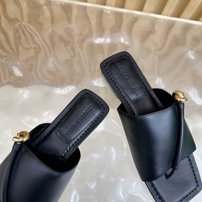 Шльопанці шкіряні жіночі фото 7