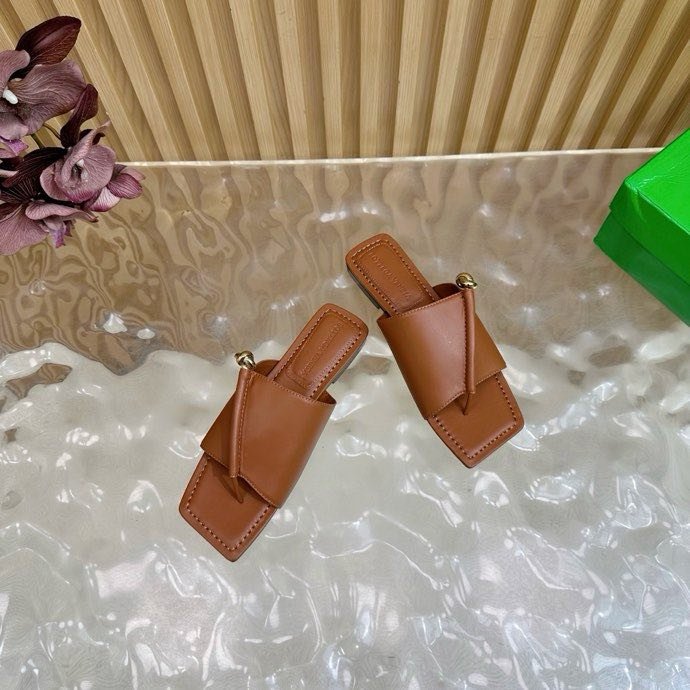 Шльопанці шкіряні жіночі фото 7