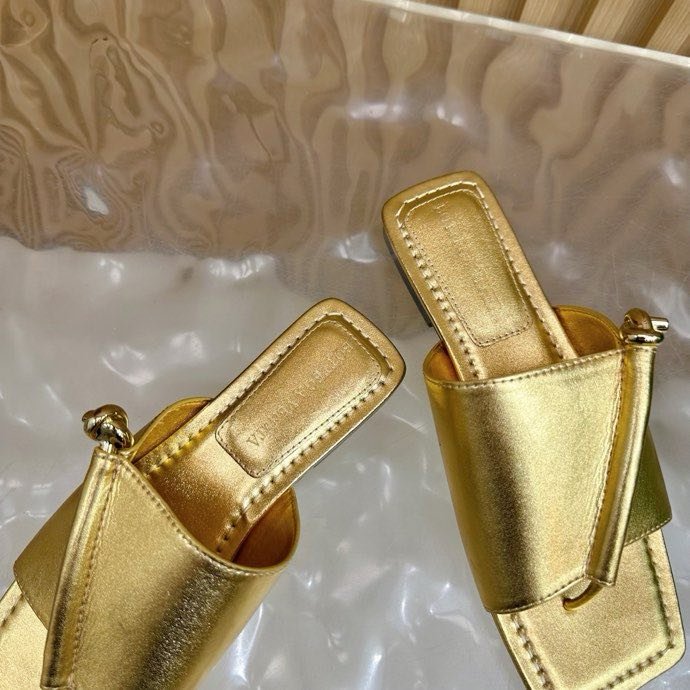 Шльопанці шкіряні жіночі фото 7