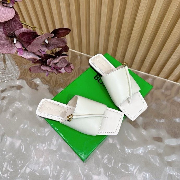 Шльопанці шкіряні жіночі фото 8