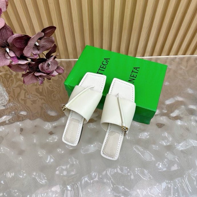 Шльопанці шкіряні жіночі фото 9