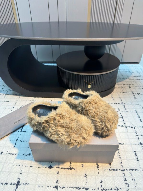 Шлепанцы маховые фото 3