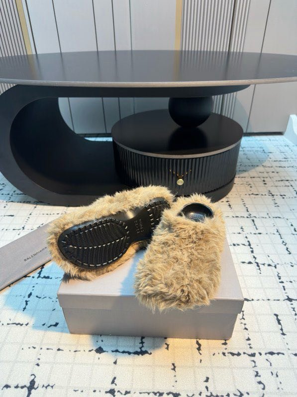 Шлепанцы маховые фото 4