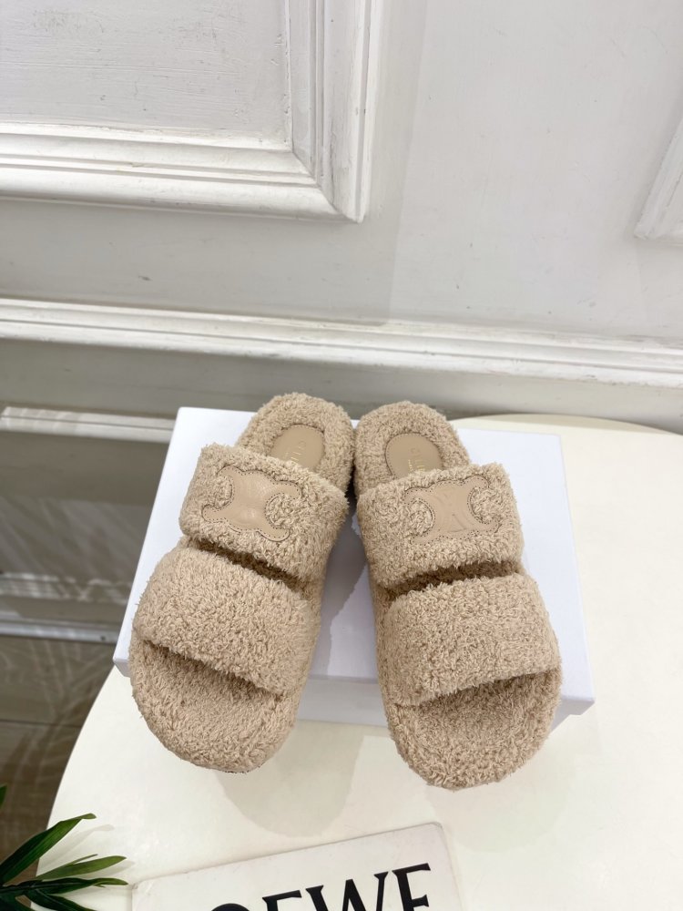 Шльопанці хутряні жіночі