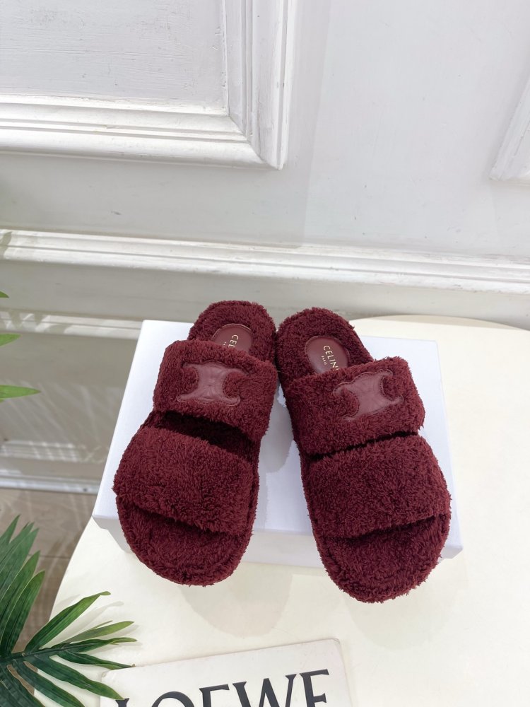 Шльопанці хутряні жіночі