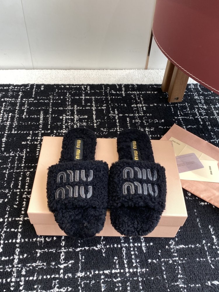 Шльопанці хутряні жіночі