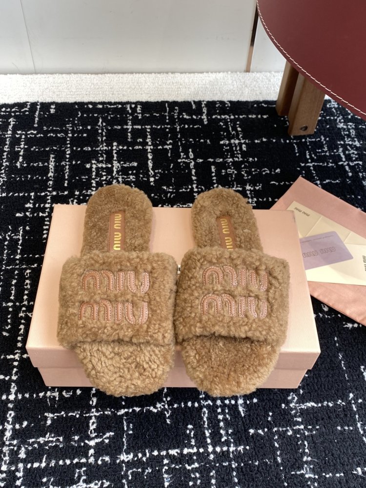 Шльопанці хутряні жіночі